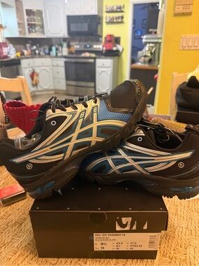 ASICS HIDDEN NY GEL TRAINERS SZ 9.5 mens new in box !!